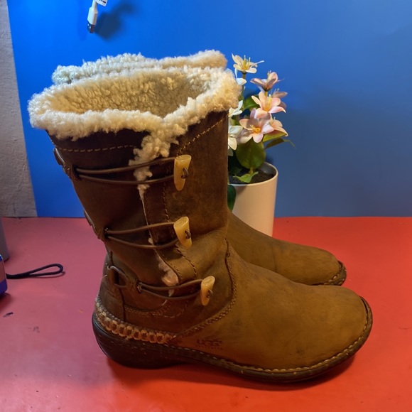 Ugg boots SZ 7 - Picture 2 of 7